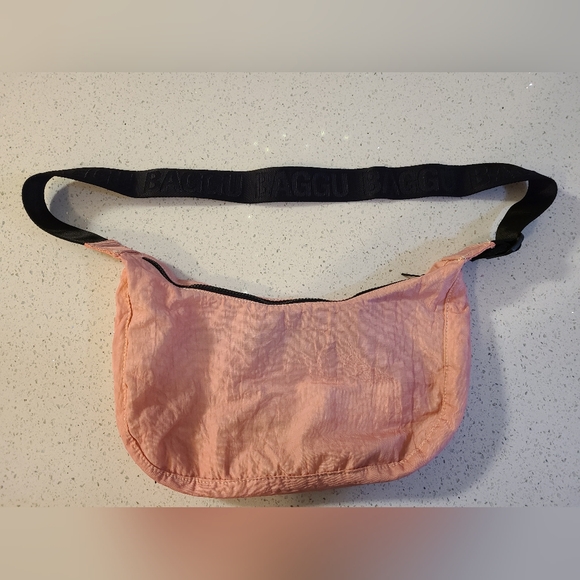 BAGGU Handbags - Baggu Medium Crescent Pink